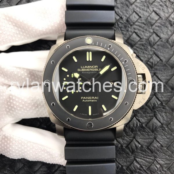 panerai submersible replica