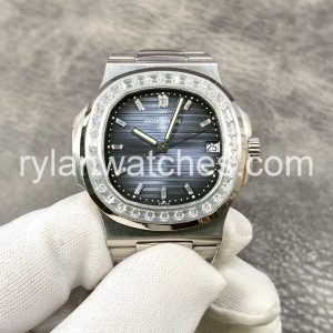 patek philippe aquanaut 40mm